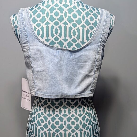NWT Denim Cropped Studded Vest - Size Medium - Front Pockets - Picture 4 of 5